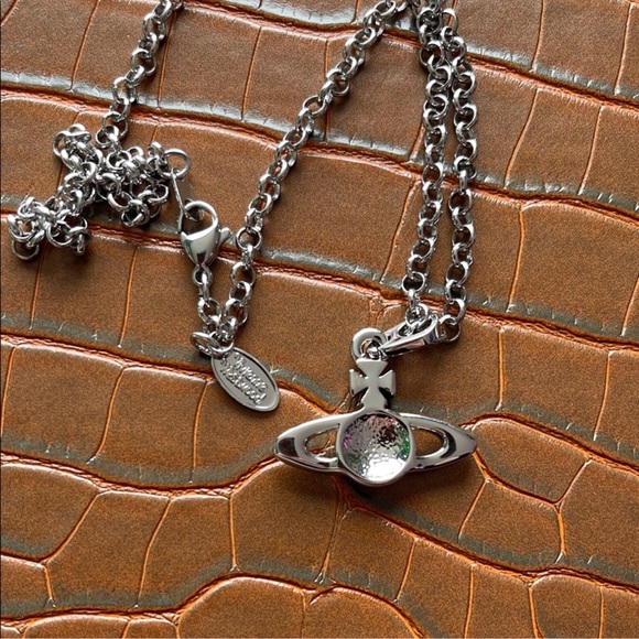 Vivienne Westwood Silver Orb Necklace - Picture 3 of 4